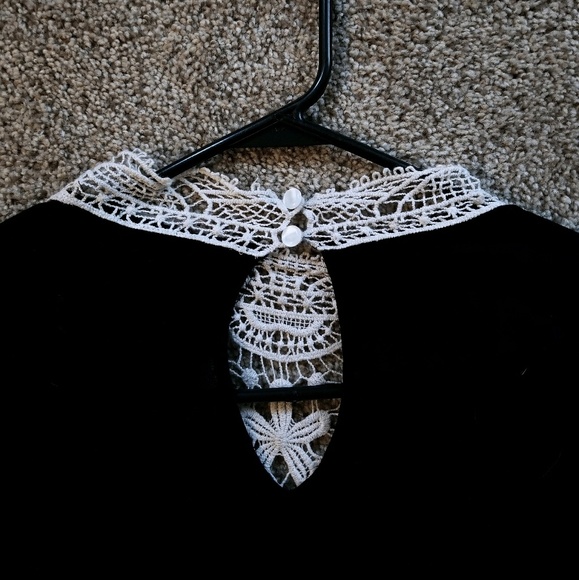 🖤 Beautiful Gothic White Laced Black Shirt 🖤 - Picture 4 of 4